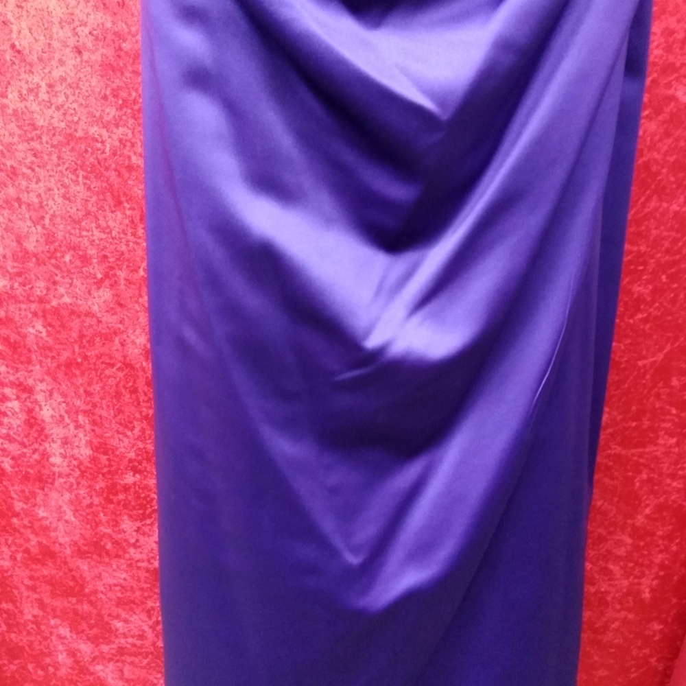 Dresses - Picture 3 of 4